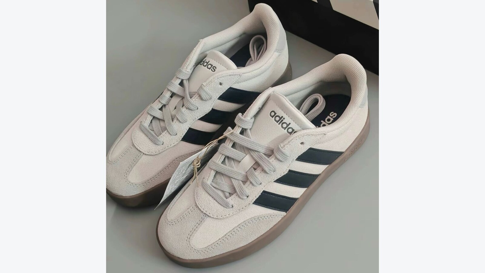 HTSTORE ADIDAS Barreda 燕麥奶灰啡底減至HK$549|現標示售完 優惠圖片